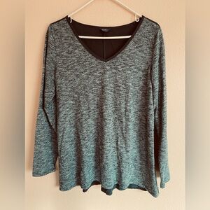 Eddie Bauer Women's Heathered Green Long Sleeve V-Neck Top, Size Medium